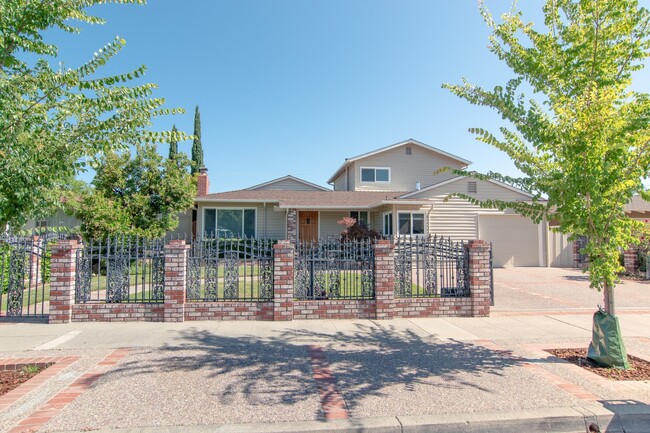 1911 Adelaide Way in San Jose, CA - Building Photo - Building Photo