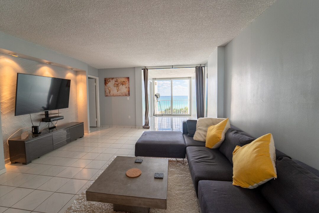 6450 Collins Ave, Unit 703 in Miami, FL - Building Photo