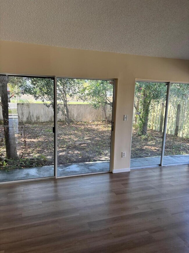 9761 W Heather Ln in Miramar, FL - Building Photo - Building Photo