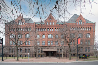 Main Building in Chicago, IL - Building Photo - Building Photo