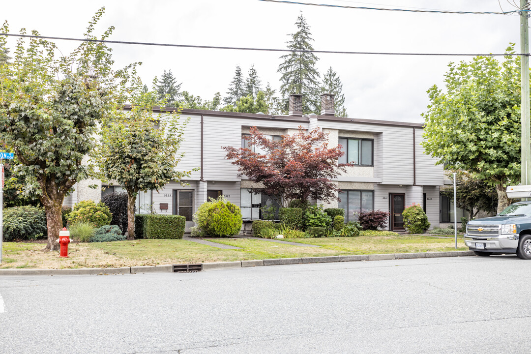 3363 Sefton St in Port Coquitlam, BC - Building Photo