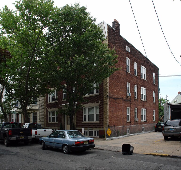 345-347 Elm Rd in Newark, NJ - Building Photo