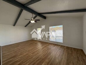 5019 Starfire St in Kirby, TX - Foto de edificio - Building Photo