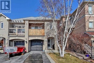 343 Wildgrass Rd in Mississauga, ON - Building Photo