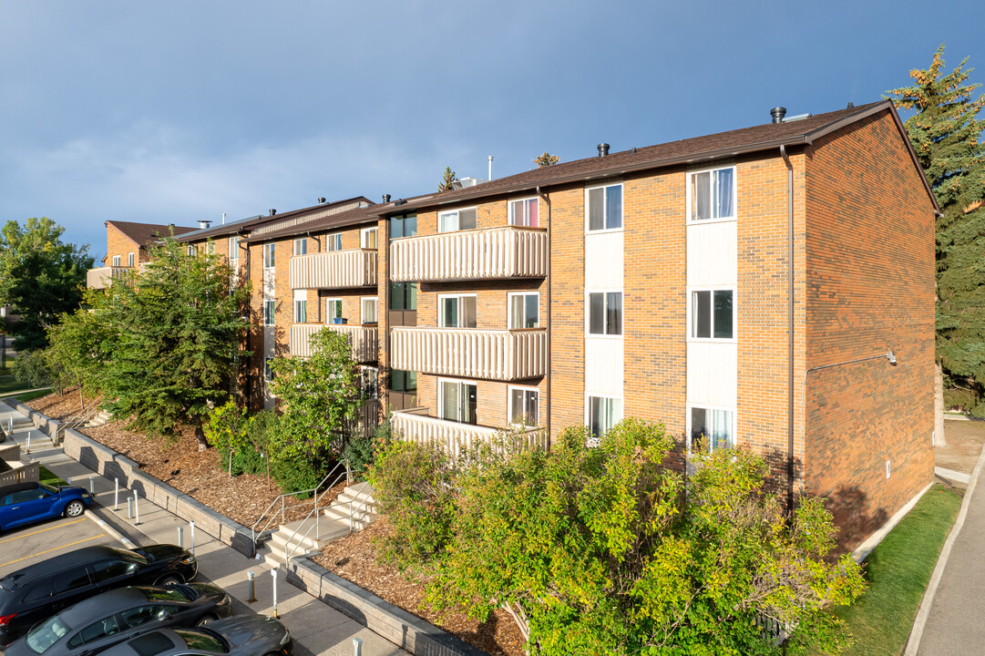 Anderson Place in Calgary, AB - Building Photo