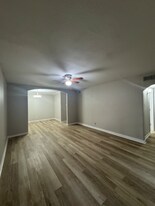 2585 Marilee Ln in Houston, TX - Building Photo