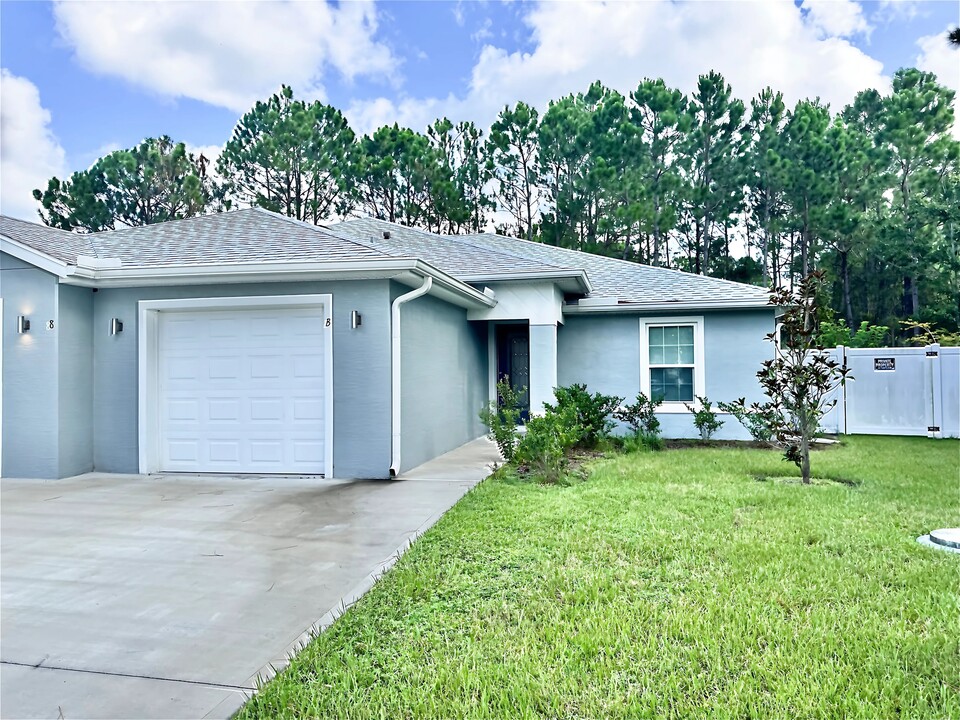 8 Carr Ln in Palm Coast, FL - Building Photo