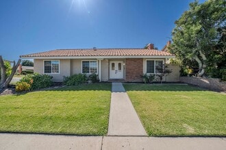 16461 Filbert St in Fountain Valley, CA - Building Photo - Building Photo