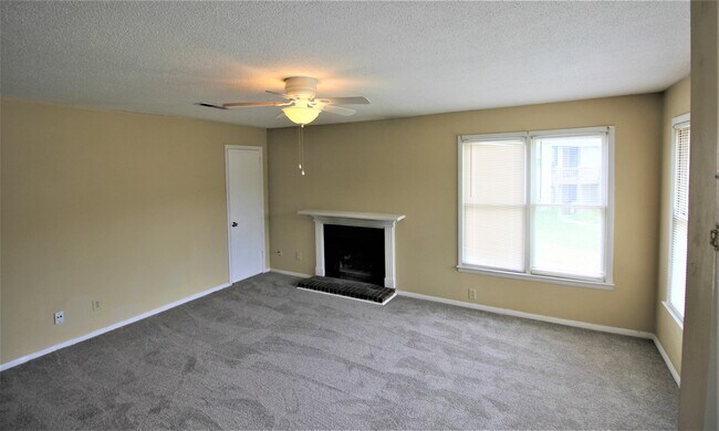 12007 Sugar Mill Cir in Huntsville, AL - Building Photo - Building Photo