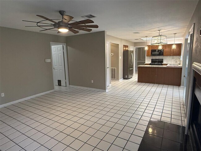 3810 Babbling Creek Dr in Houston, TX - Building Photo - Building Photo