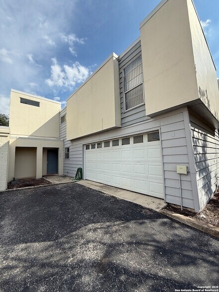 11842 Sandman Dr in San Antonio, TX - Building Photo