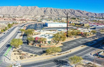 550 S Mesa Hills Dr in El Paso, TX - Foto de edificio - Building Photo