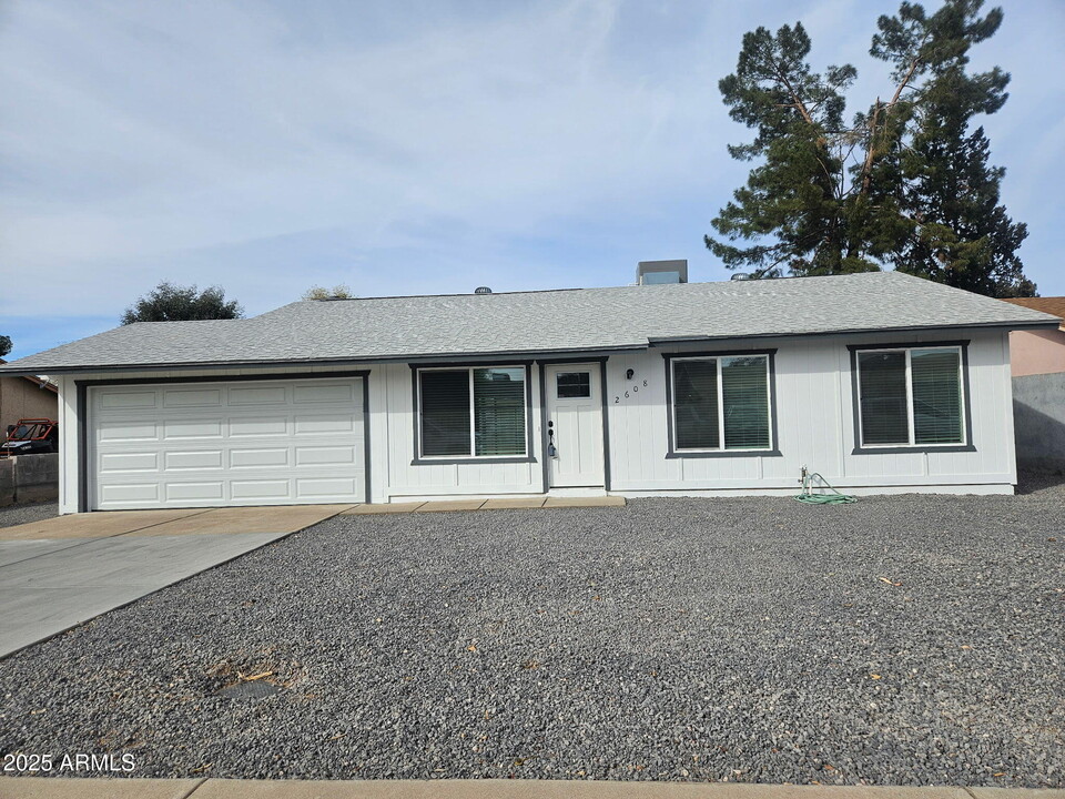 2608 E Michelle Dr in Phoenix, AZ - Building Photo