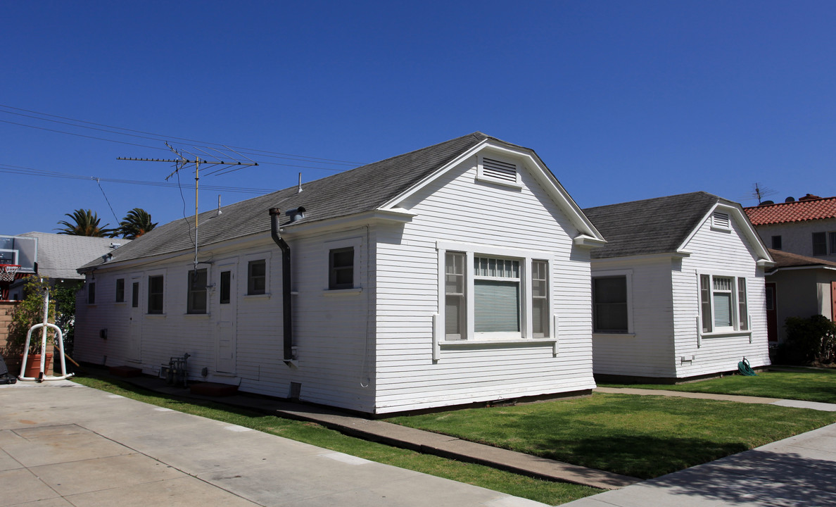 260 Coronado Ave in Long Beach, CA - Building Photo