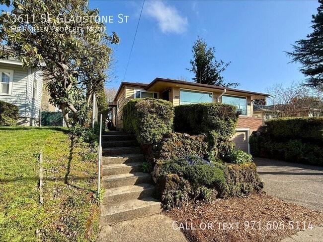 3611 SE Gladstone St in Portland, OR - Building Photo - Building Photo