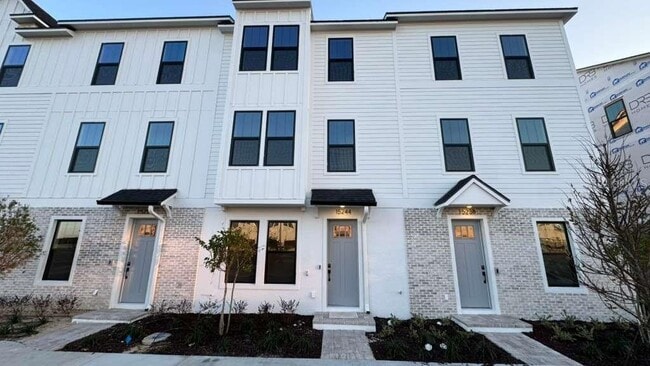 15244 Groveside Rd in Winter Garden, FL - Building Photo - Building Photo