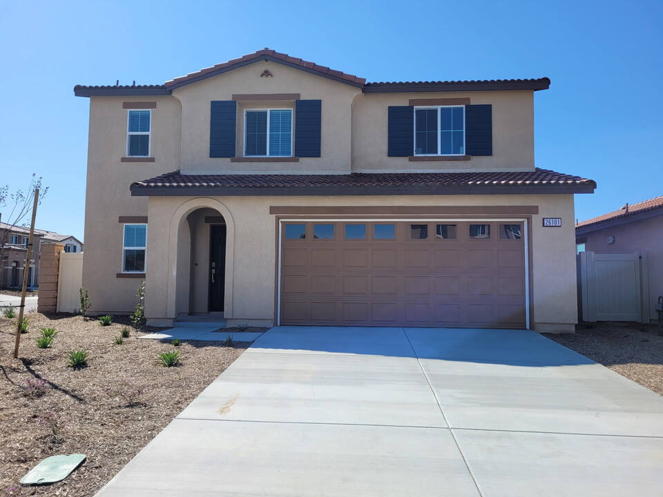 26101 Cirrus Ln in Moreno Valley, CA - Foto de edificio