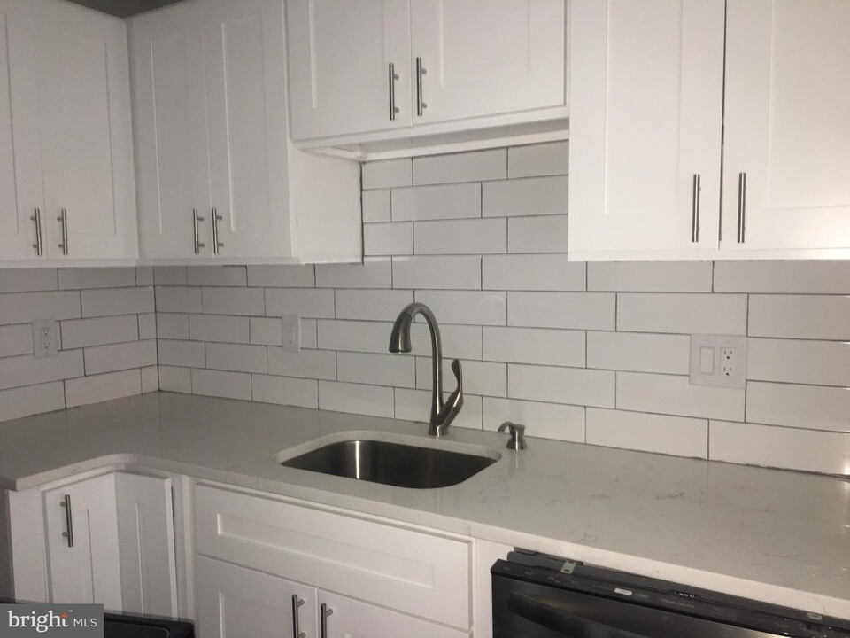 5358 Addison St-Unit -2ND FLOOR in Philadelphia, PA - Building Photo
