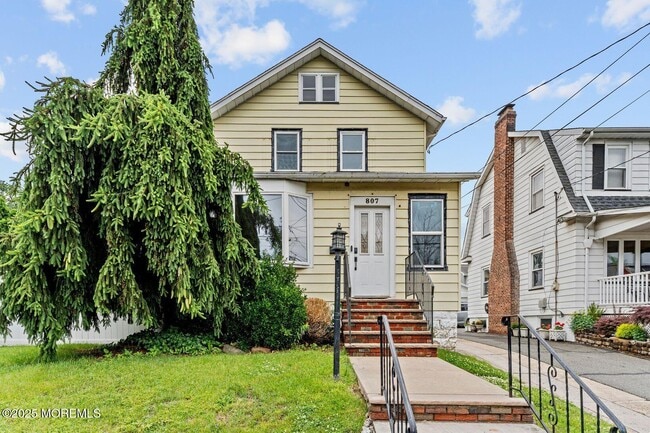 property at 807 Chestnut St
