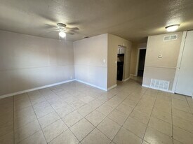 11122 Belair Dr in San Antonio, TX - Building Photo