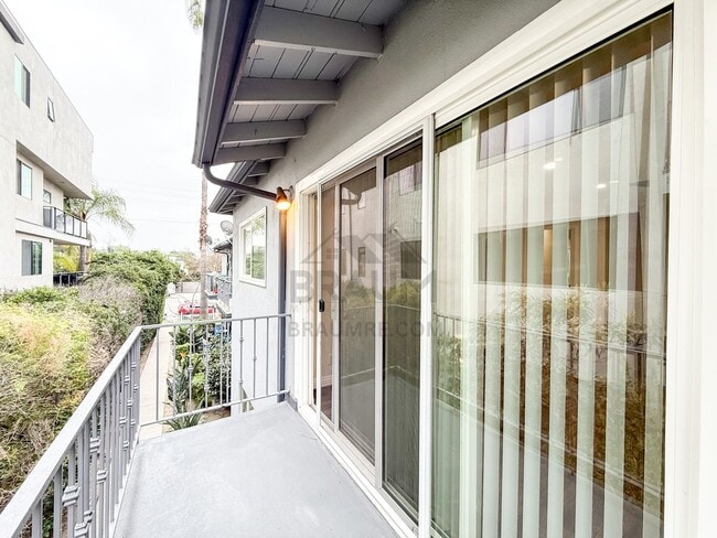 5917 Laurel Canyon Blvd, Unit 7 in Los Angeles, CA - Building Photo - Building Photo