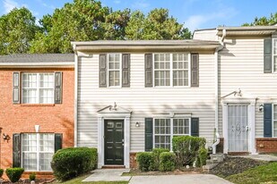 1351 Hollenbeck Ln in Riverdale, GA - Building Photo