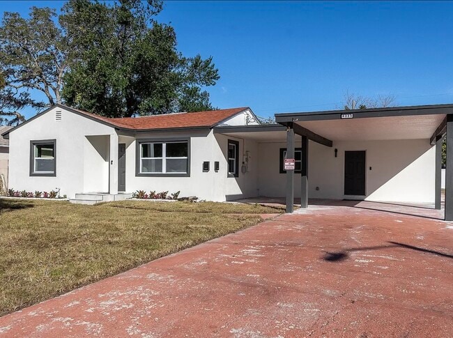 4335 10th Ave S in St. Petersburg, FL - Building Photo - Building Photo