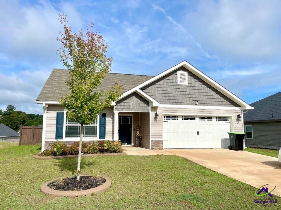 190 Red Tail Cir in Byron, GA - Building Photo