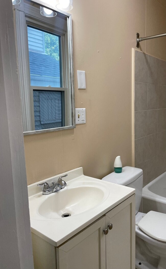 203 S 11th St, Unit 1st floor in Easton, PA - Foto de edificio - Building Photo
