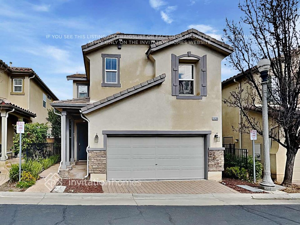 29266 Hatari Way in Santa Clarita, CA - Building Photo