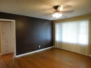 702 S Edwards St in Wichita, KS - Building Photo - Building Photo