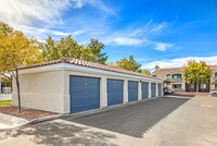 The Edmond at Hacienda in Las Vegas, NV - Foto de edificio - Building Photo