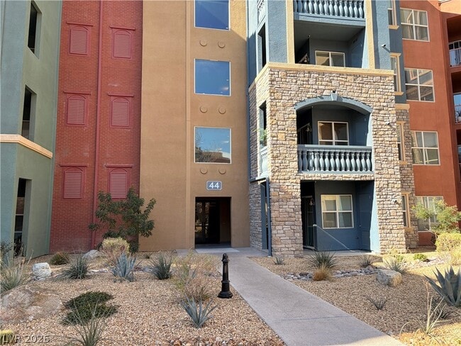 44 E Serene Ave in Las Vegas, NV - Building Photo - Building Photo
