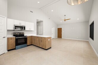 700 Oriole Rd, Unit 2 in Weslaco, TX - Foto de edificio - Building Photo