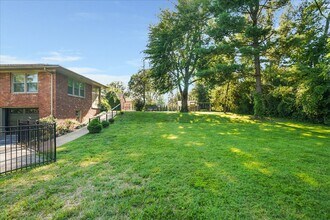 6309 Regal Rd in Louisville, KY - Foto de edificio - Building Photo