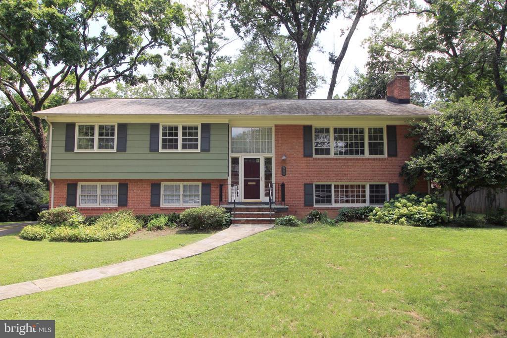 304 Timber Ln in Falls Church, VA - Building Photo