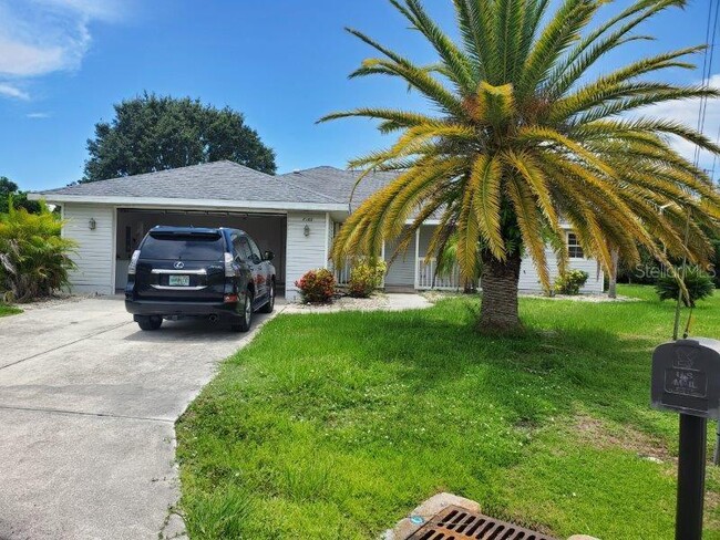 7105 N Blue Sage in Punta Gorda, FL - Foto de edificio - Building Photo