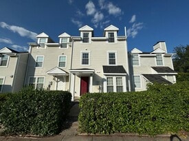 6085 Netherton St in Centreville, VA - Building Photo