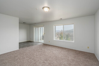Aspen Heights in Wenatchee, WA - Foto de edificio - Interior Photo