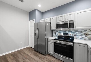 11231 Kapok Grand Cir in St. Petersburg, FL - Building Photo - Building Photo