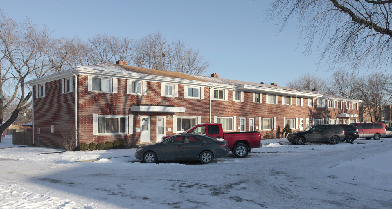 1220-1228 N Boxwood Dr in Mount Prospect, IL - Building Photo