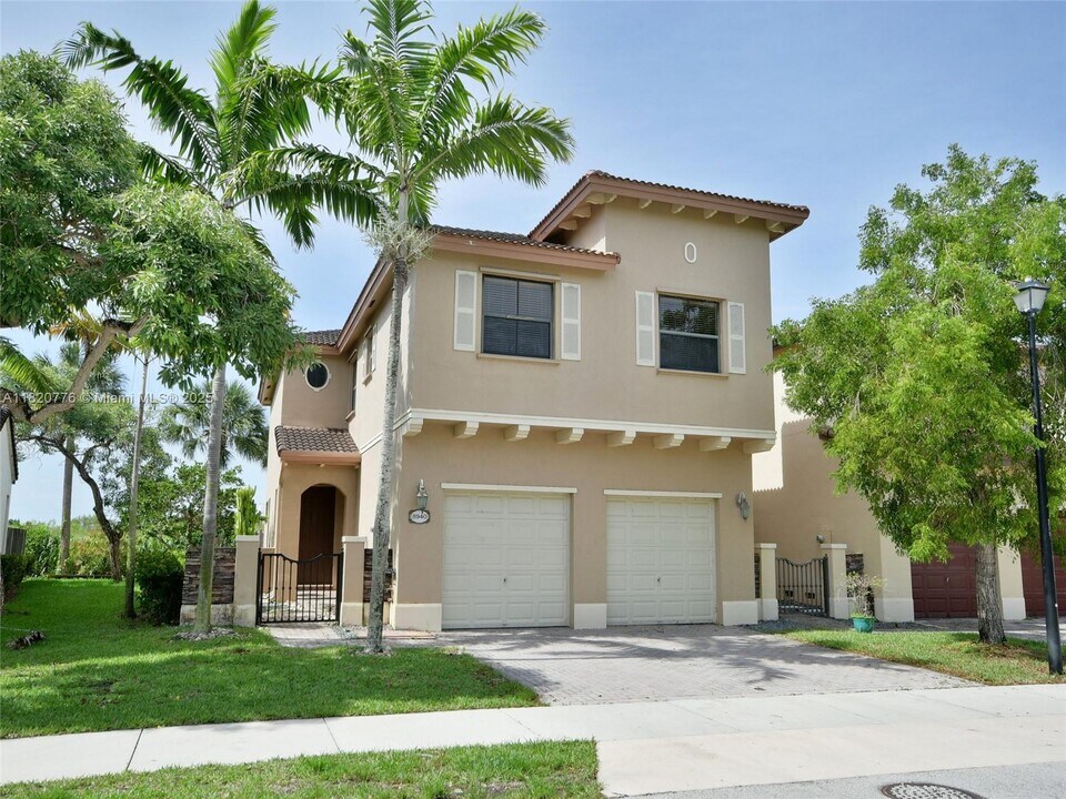 8940 SW 228th Ln in Cutler Bay, FL - Building Photo