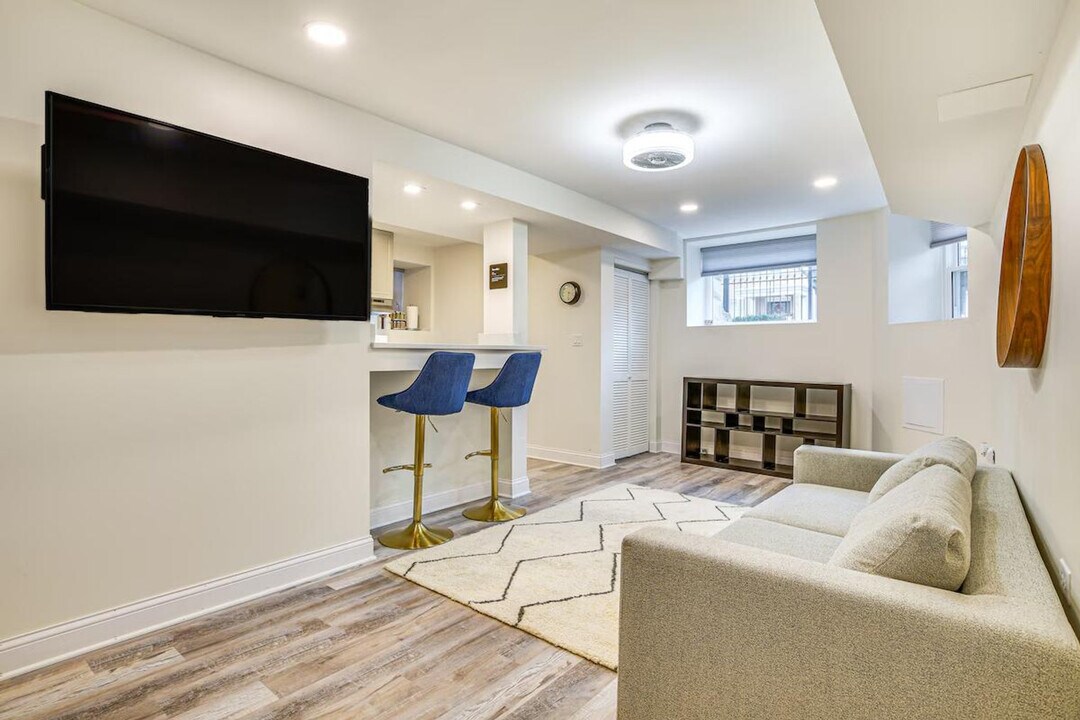 4829 S Forrestville Ave in Chicago, IL - Building Photo