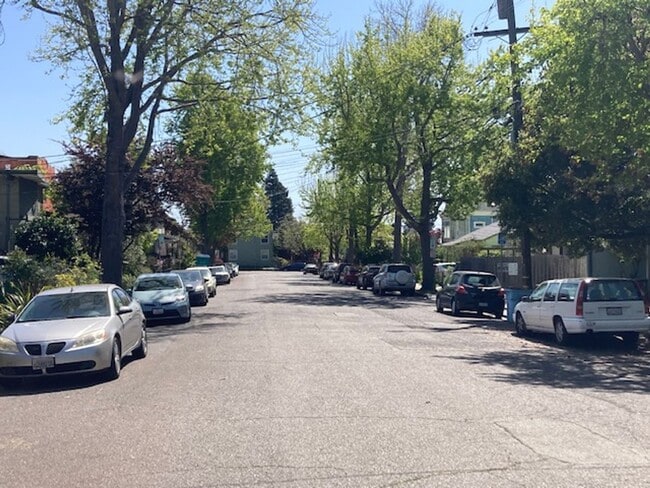 2411 McKinley Ave in Berkeley, CA - Building Photo - Building Photo