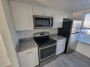 1550 Fairfax Dr in Virginia Beach, VA - Building Photo - Building Photo