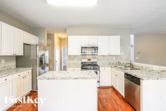 6882 Waters Edge Dr in Stone Mountain, GA - Foto de edificio - Building Photo