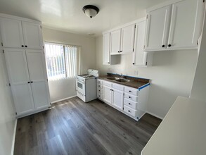 Royal Palms Apartments in Torrance, CA - Building Photo - Interior Photo