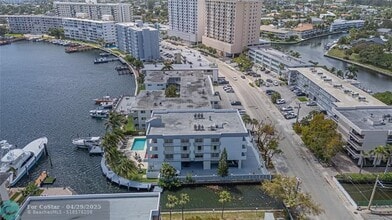 468 Golden Isles Dr in Hallandale Beach, FL - Building Photo - Building Photo