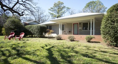 2425 N Locust St in Denton, TX - Building Photo - Building Photo
