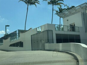 2641 N Flamingo Rd in Plantation, FL - Building Photo - Building Photo